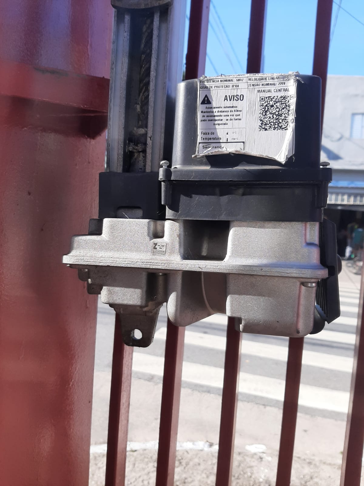 conserto de motor de portão automático feito no local em atendimento