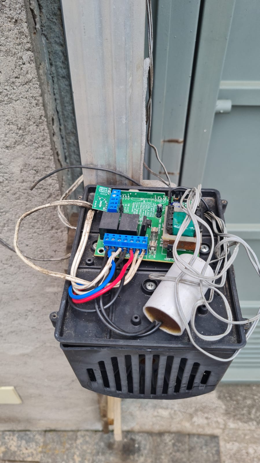 Ajuste de sensor fotocélula em Cajamar: instalação de motor de portão em imóvel residencial