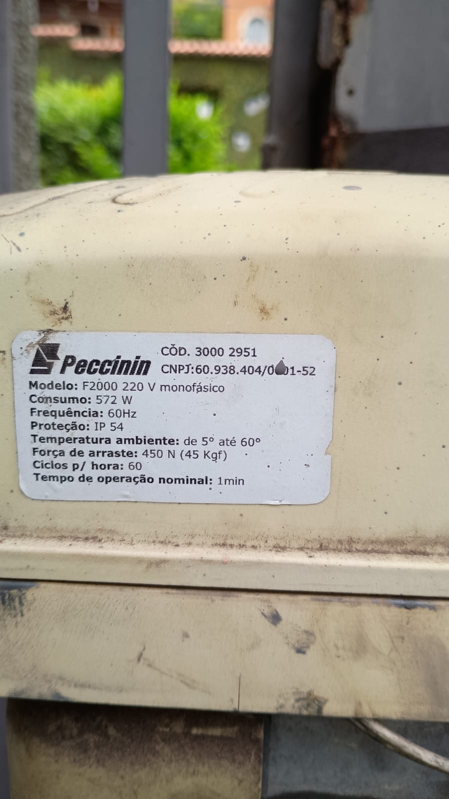 motor de portão basculante instalado na garagem em Barueri