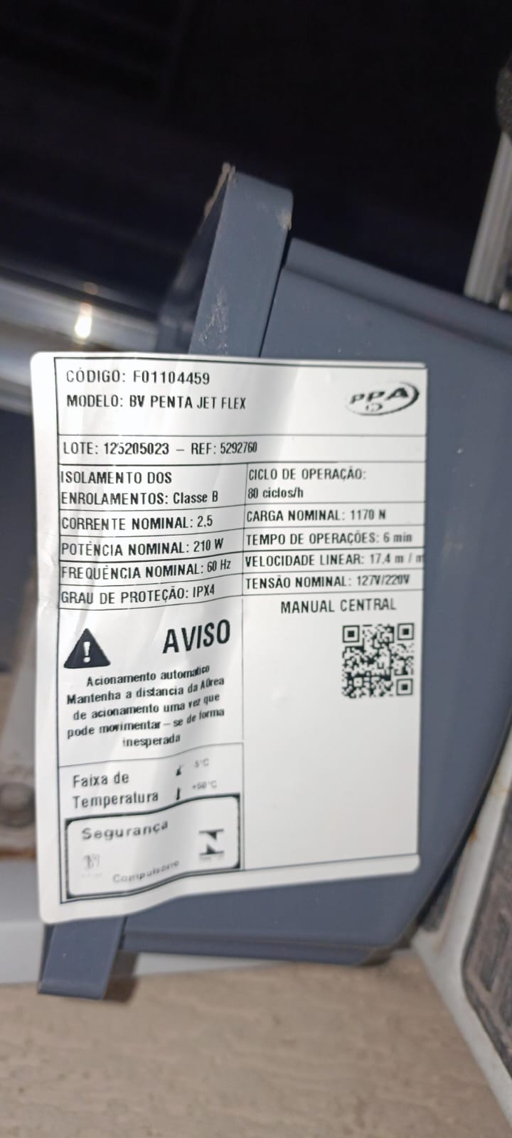 Manutenção de motor de portão basculante em Osasco: motor de portão basculante instalado na garagem