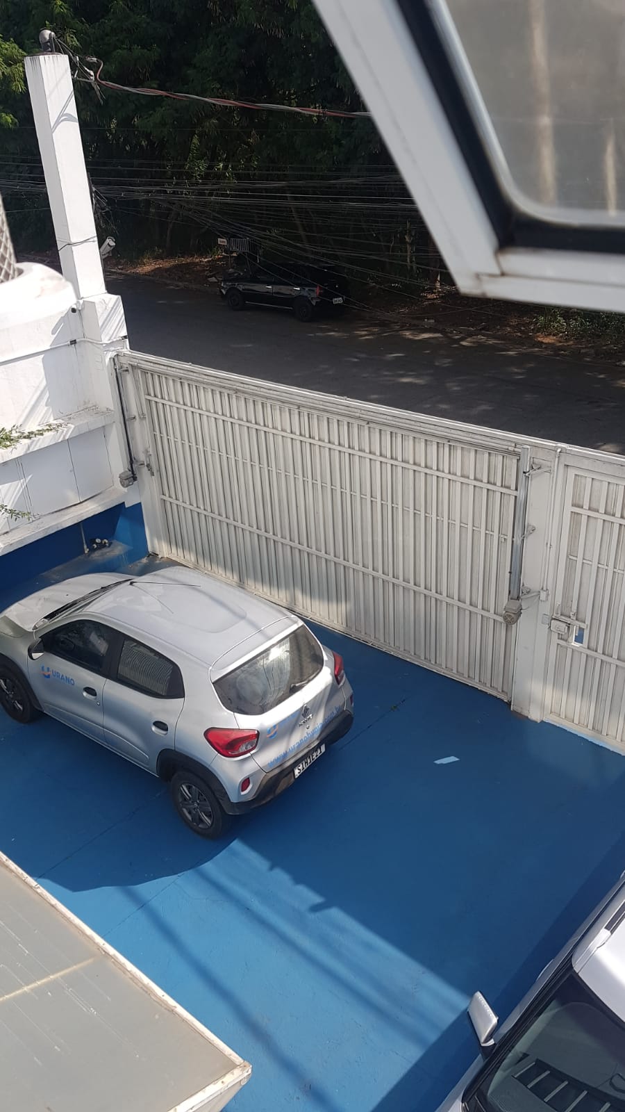 Troca de placa central de portão em Arujá: placa central do portão aberta para diagnóstico
