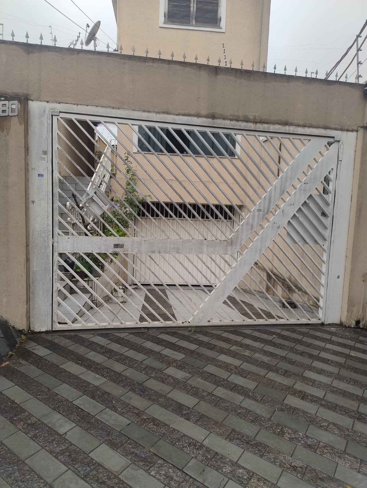 Troca de capacitor do motor de portão em Santo André: portão automático instalado e entregue ao cliente