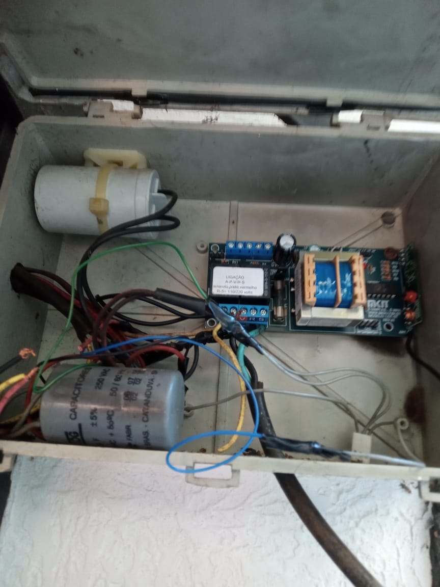 técnico da equipe em atendimento de portão automático na Grande São Paulo em Barueri