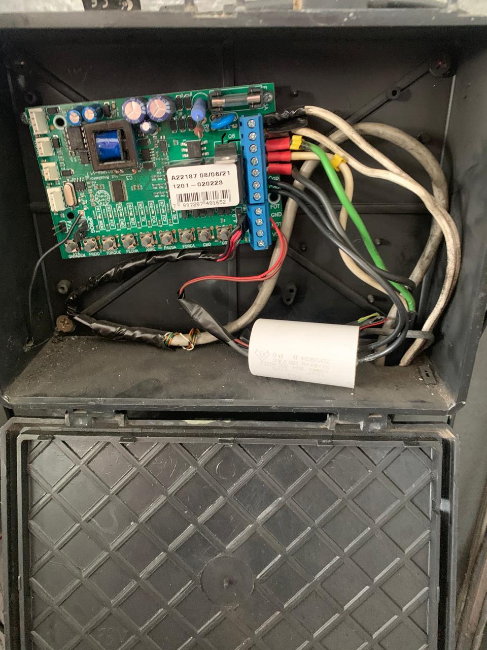 Configuração de central de comando de portão em Cajamar: troca da placa eletrônica do portão