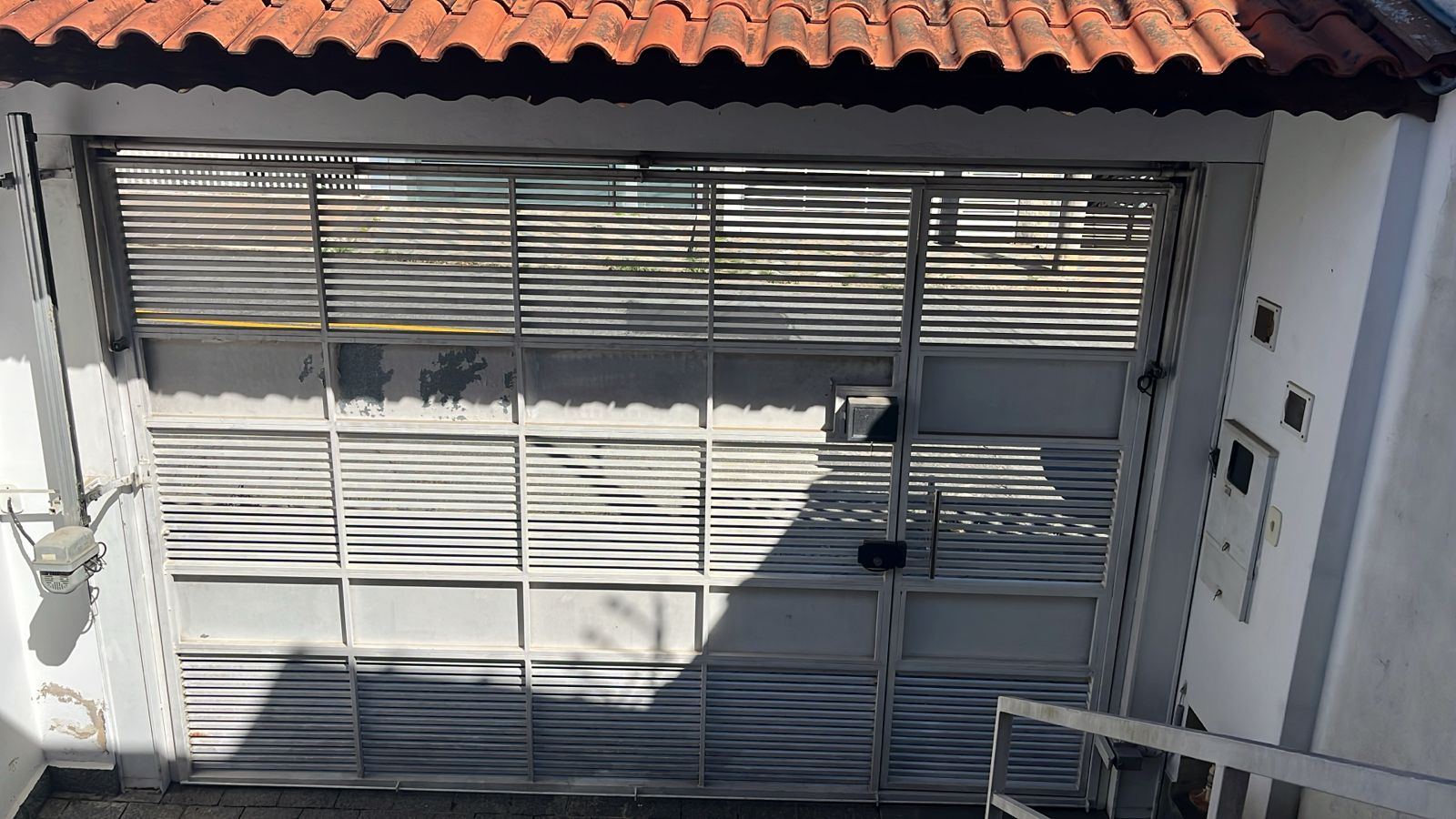 troca da placa eletrônica do portão em atendimento